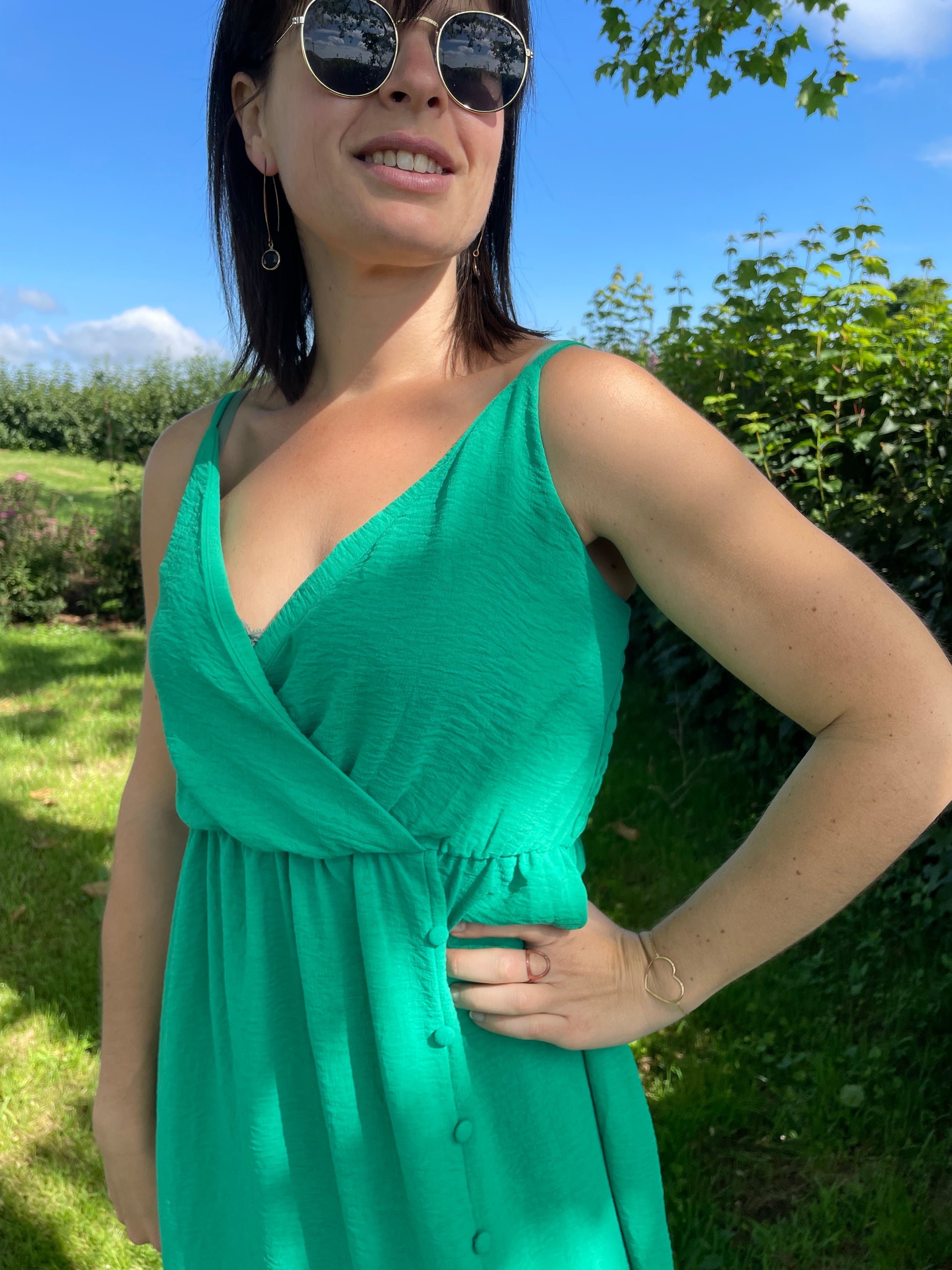 robe longue decolleté croisé vert, fines bretelles