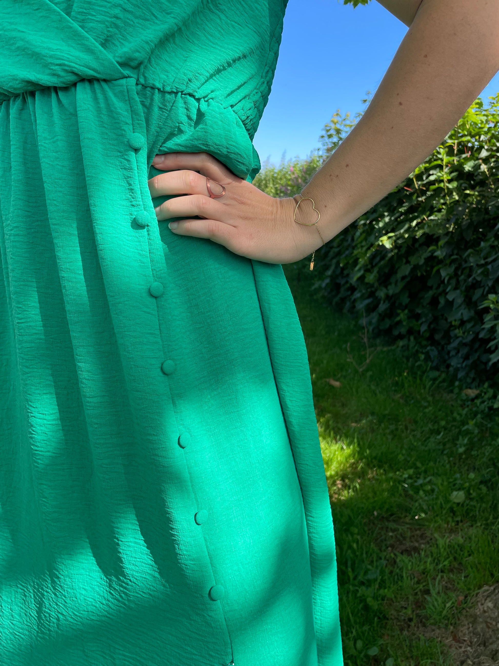 Robe longue verte uni, couleur d'été, petits boutons