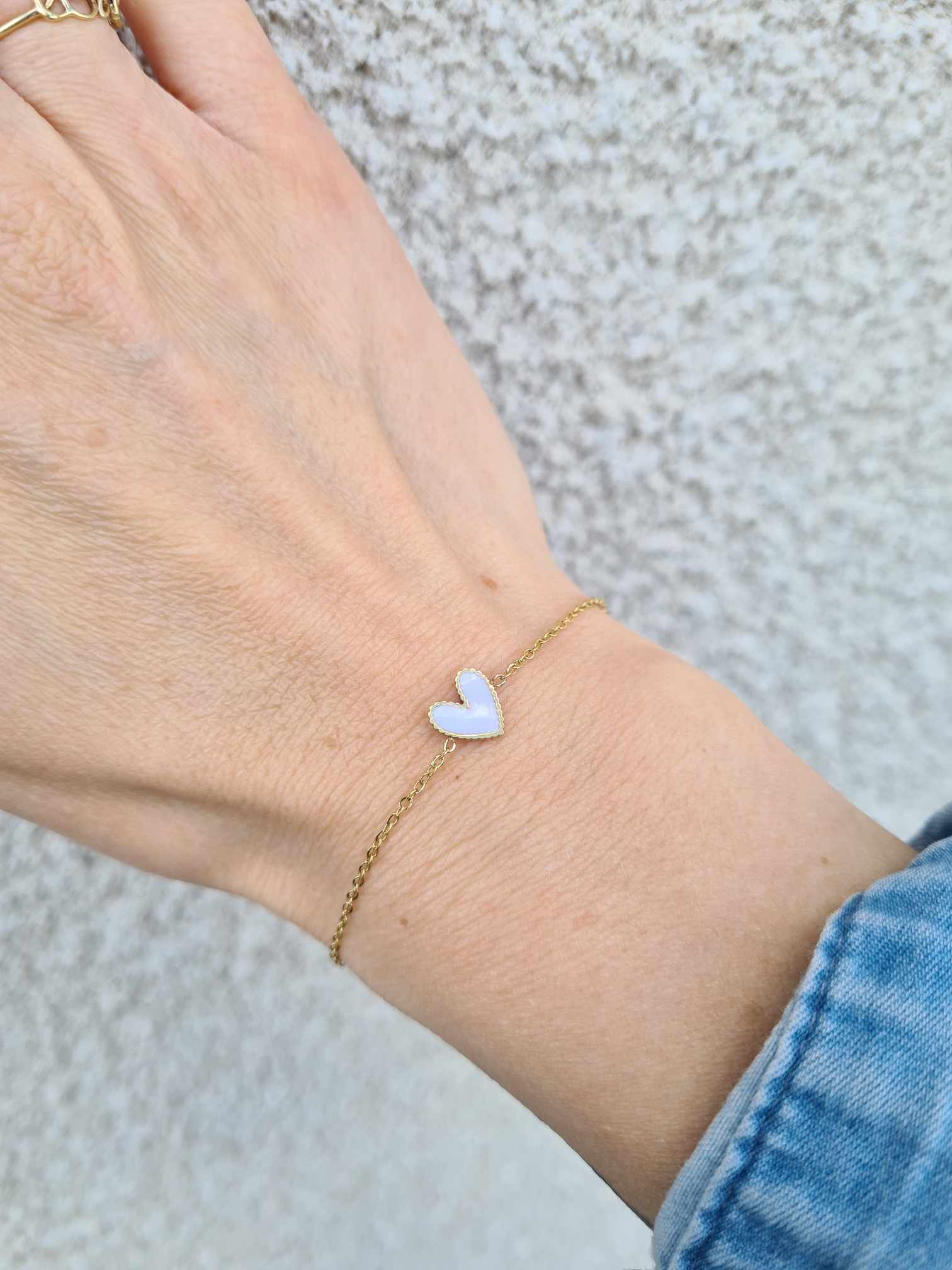 Bracelet doré petit coeur blanc